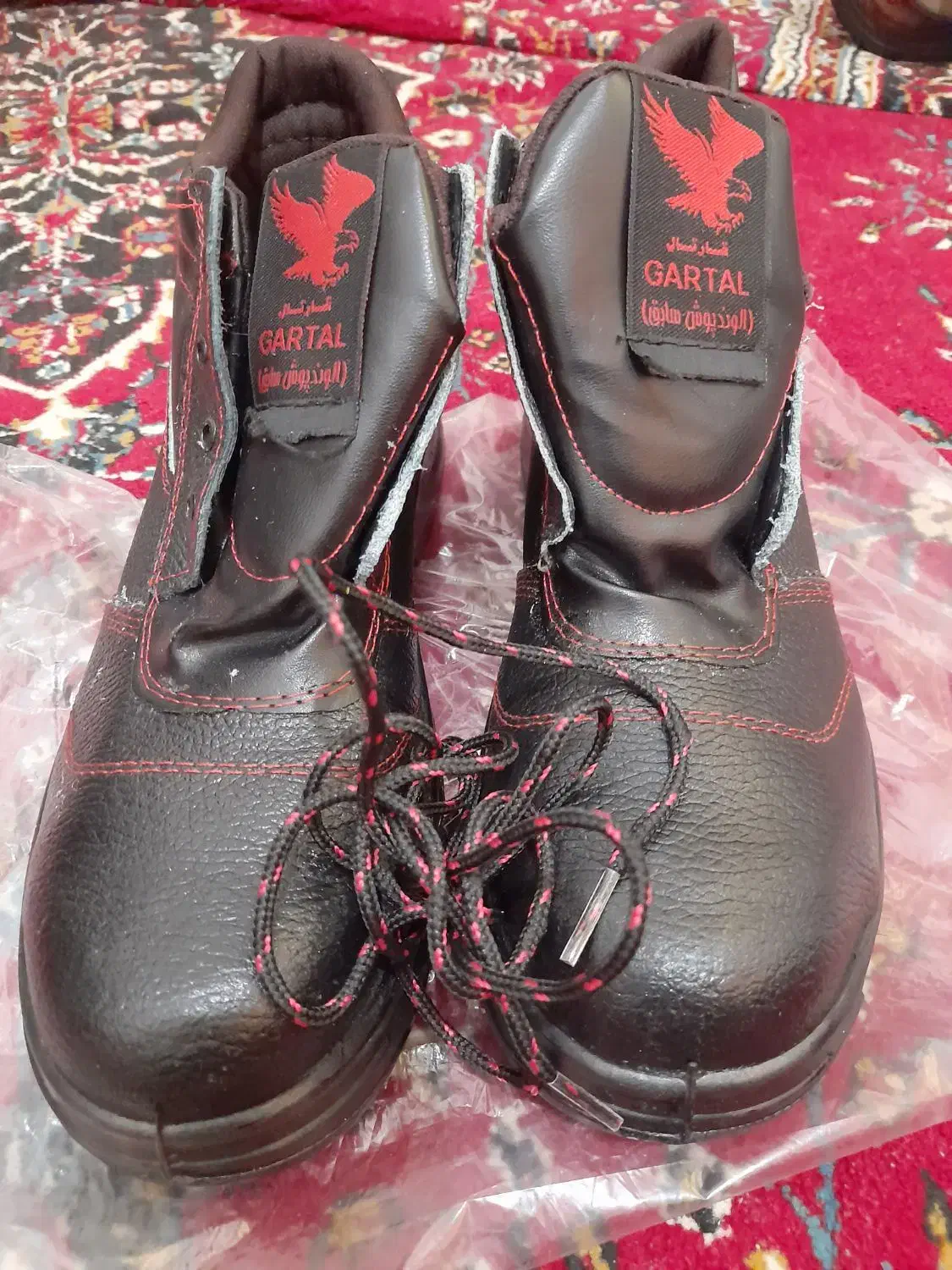 یک جفت ایمنی|کیف، کفش، کمربند|خرمآباد, |دیوار