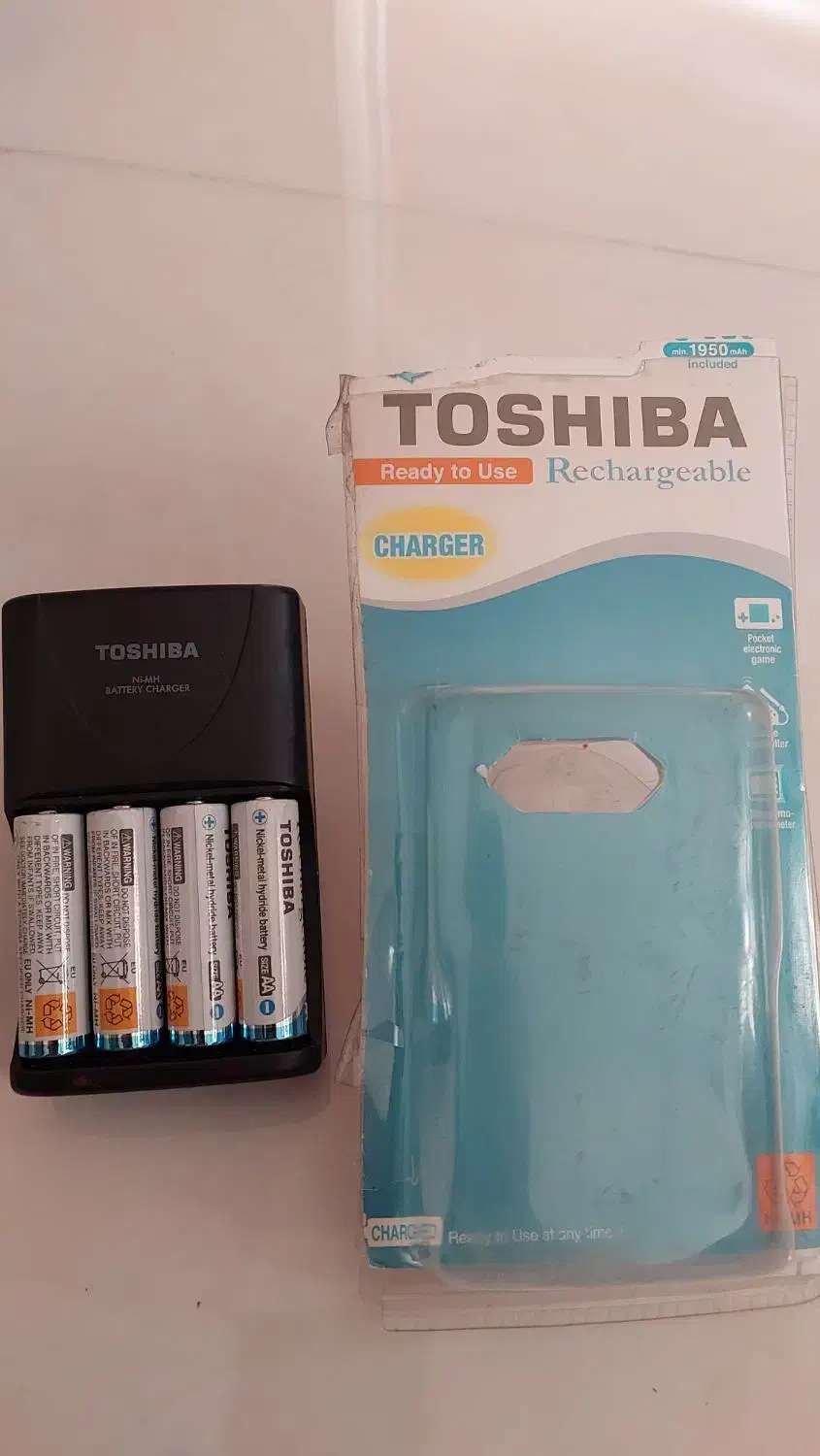 شارژر توشیبا بهمراه ۴ باتری قلمی قابل شارژ ۱۹۵۰|دوربین عکاسی و فیلم‌برداری|تهران, دکتر هوشیار|دیوار