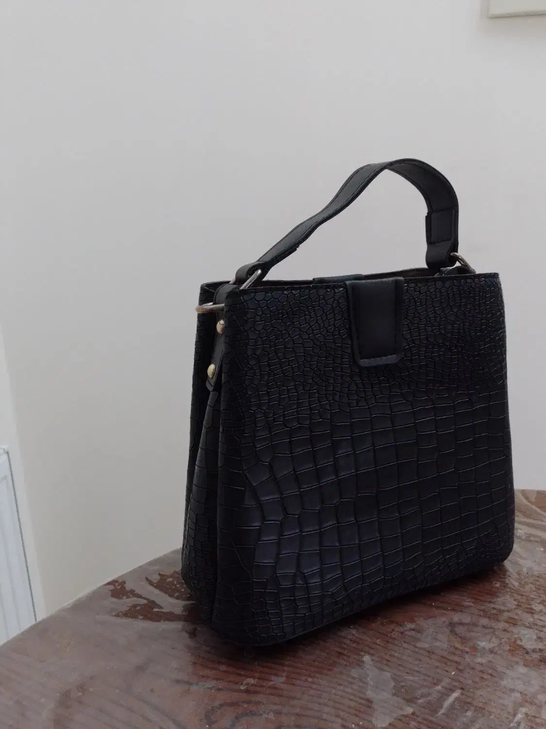 کیف چرم مصنوعی|کیف، کفش، کمربند|هشتگرد, هشتگرد قدیم|دیوار