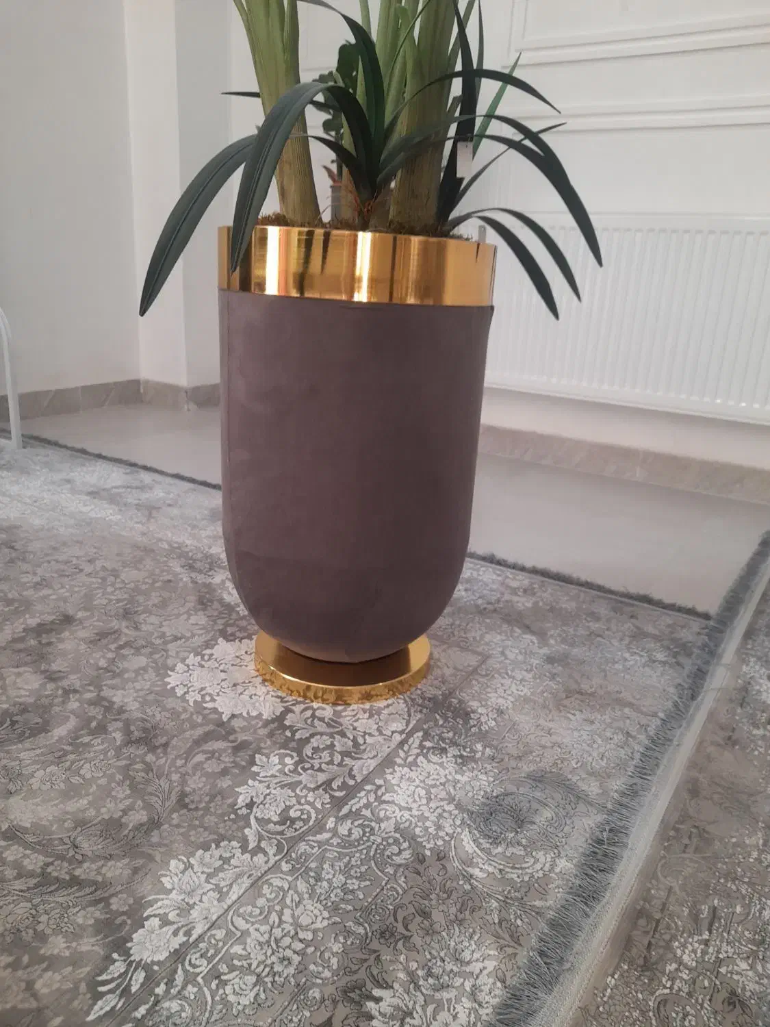 گلدون بزرگ  کنار سالن|گل مصنوعی|دورود, |دیوار