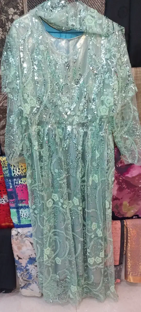 لباس کردی سقزی|لباس|صحنه, |دیوار