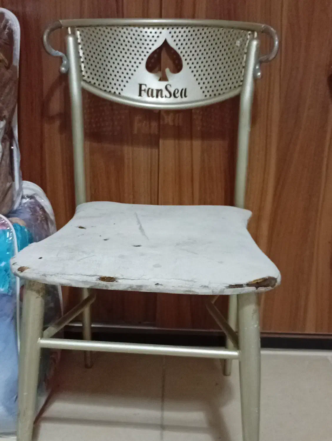 صندلی اهنی|صندلی و نیمکت|هشتگرد, فاز ۷ مهستان|دیوار