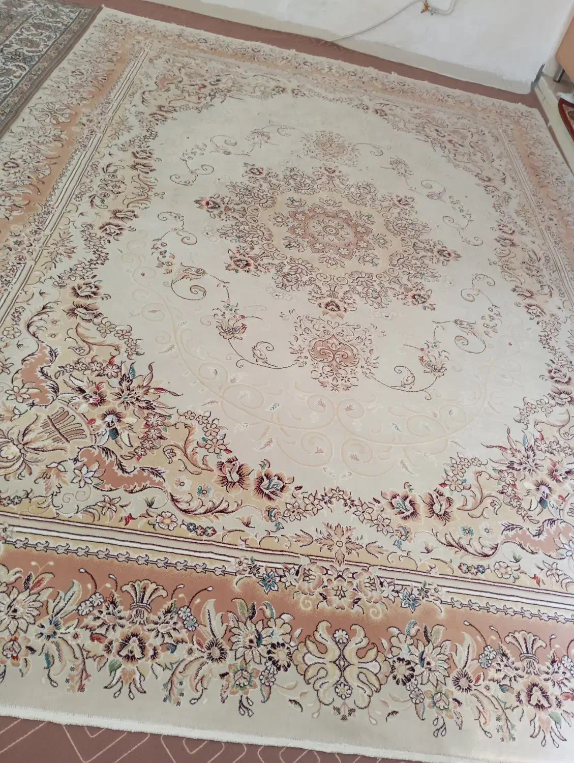 فرش کرمی کارکرده|فرش|کنگاور, |دیوار