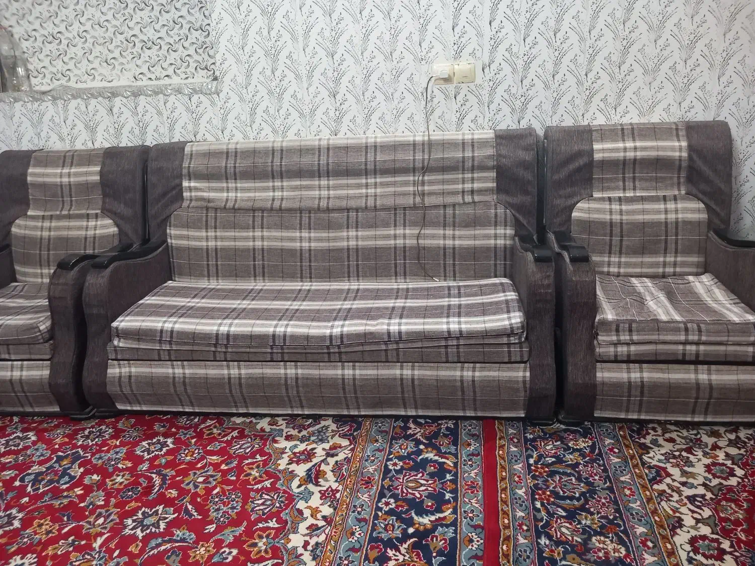 مبل راحتی|مبلمان خانگی و میز عسلی|تربت‌حیدریه, بالا ولایت|دیوار