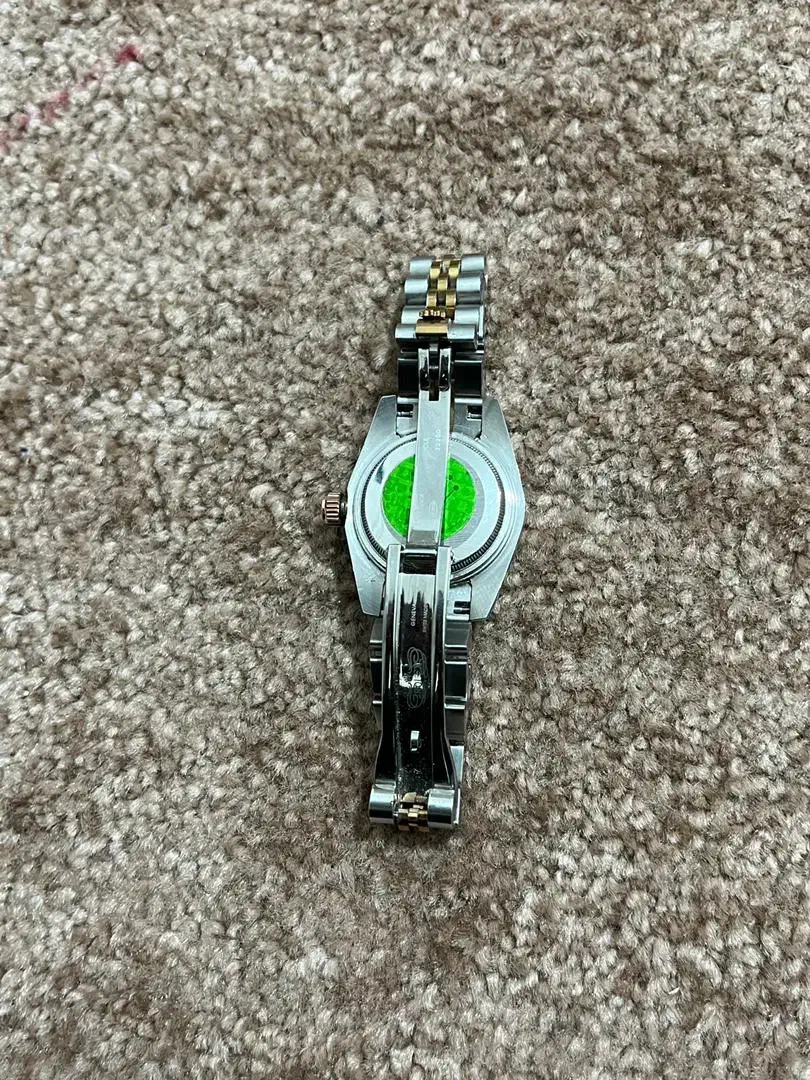 ساعت رولکس|ساعت|شیراز, کوشک میدان|دیوار