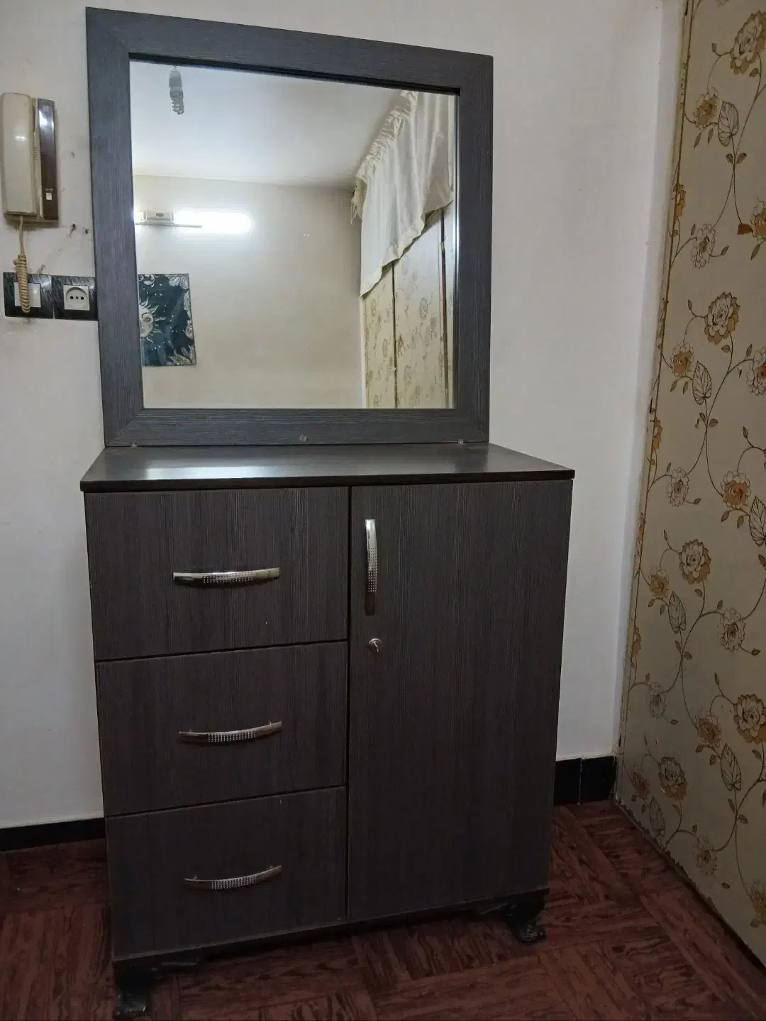 کمد|جاکفشی، کمد، دراور|قم, آذر (نکویی)|دیوار