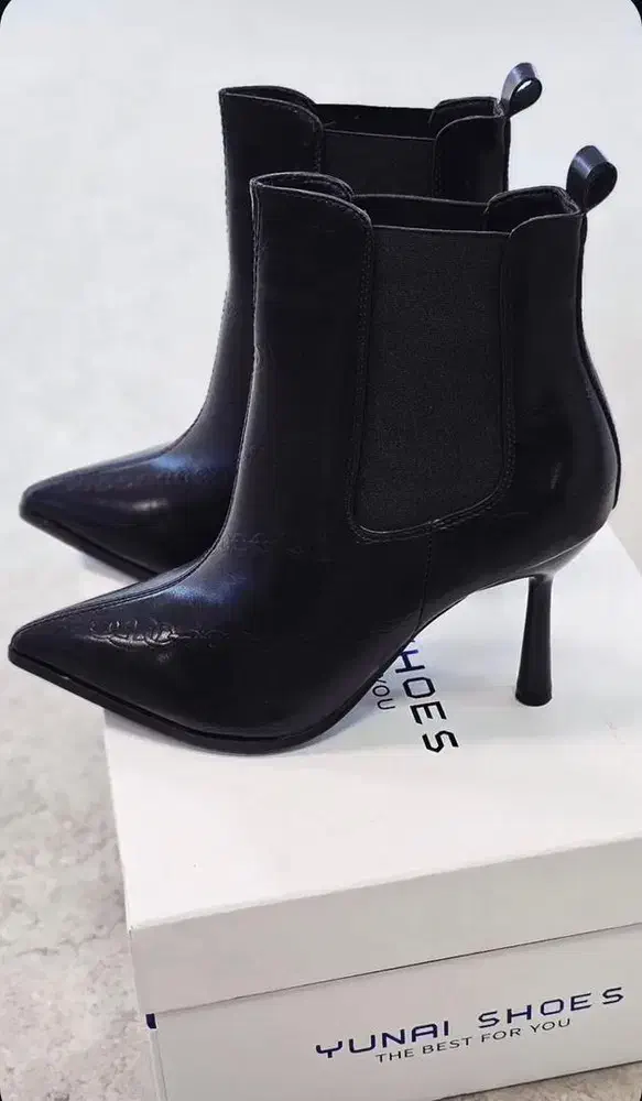 کفش|کیف، کفش، کمربند|دوگنبدان, |دیوار