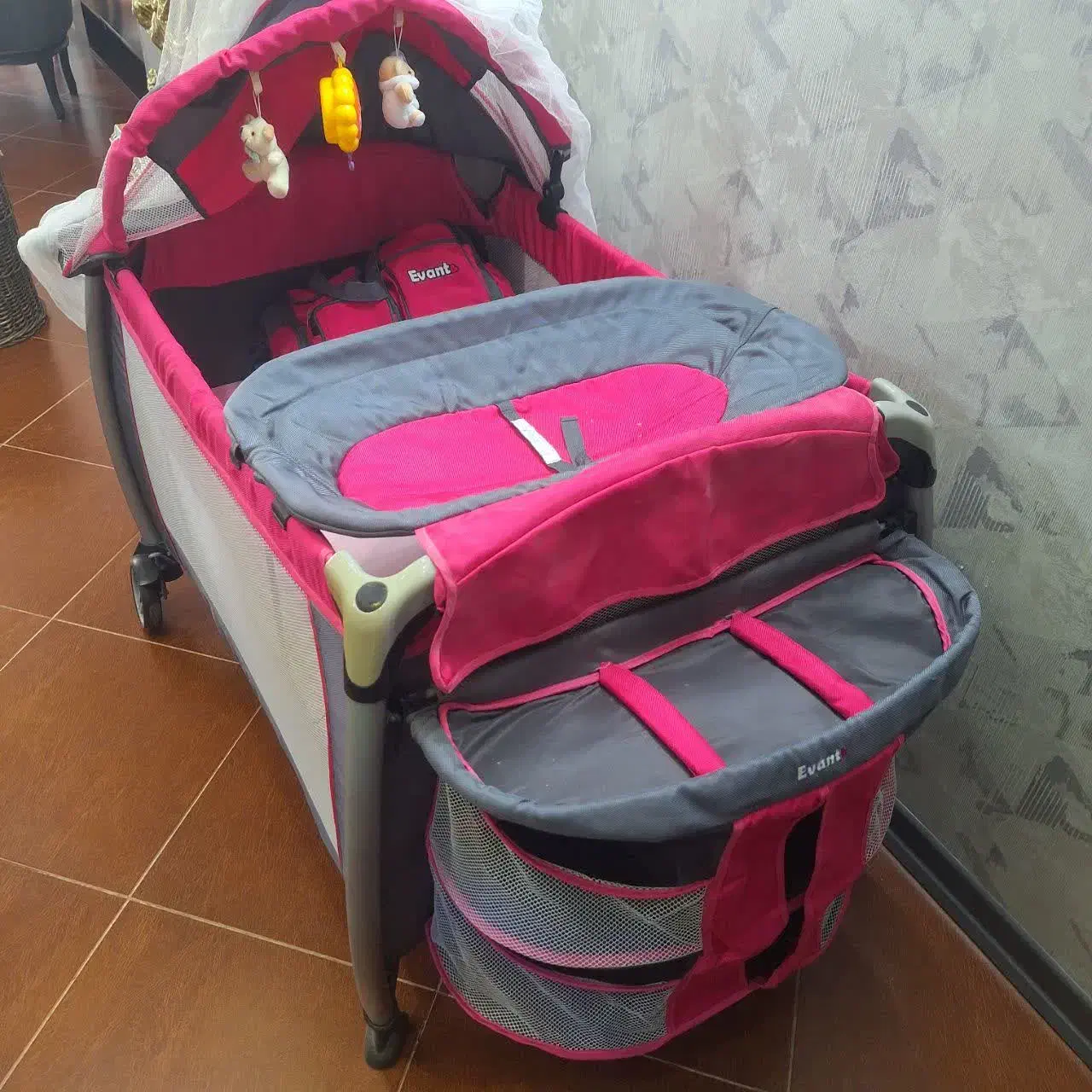 کالسکه و کریر و روروئک و آغوش و تخت پارک|کالسکه و لوازم جانبی|اصفهان, بهارستان|دیوار