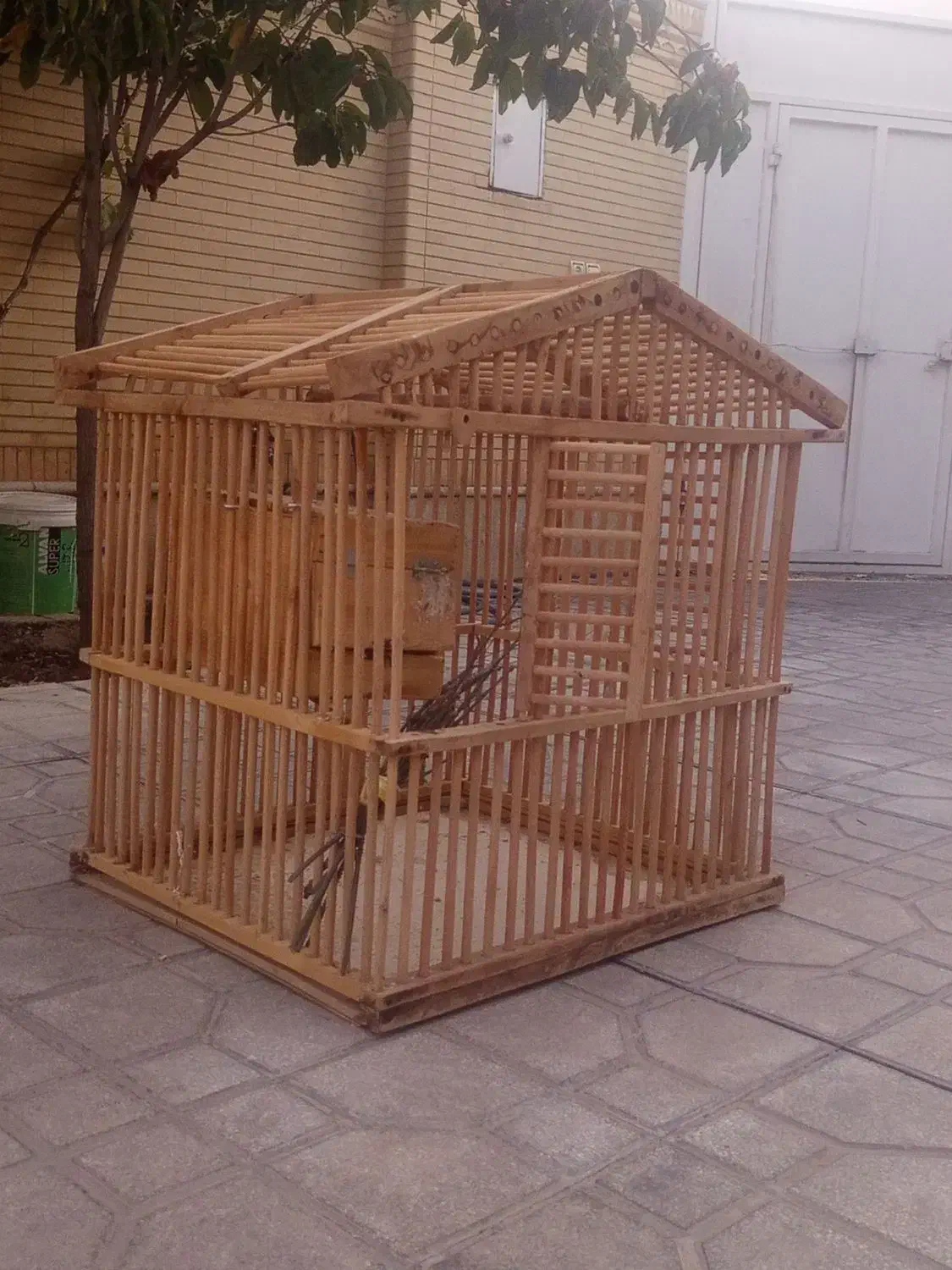 ققس تمام چوبی بزرگ همراه با لونه|لوازم جانبی حیوانات|شیراز, شهرک گلستان|دیوار