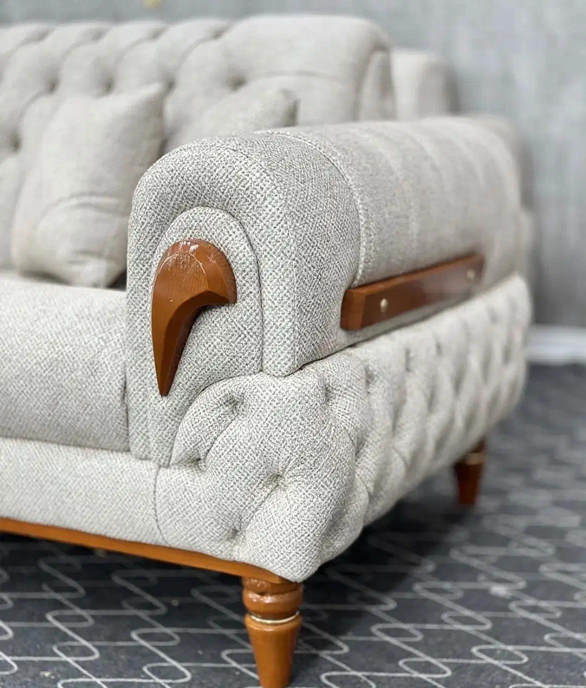 مبل کهنتوبیارمبل چستر اشکی ببر12 ماهه بدون سود|مبلمان خانگی و میز عسلی|رشت, یخسازی|دیوار