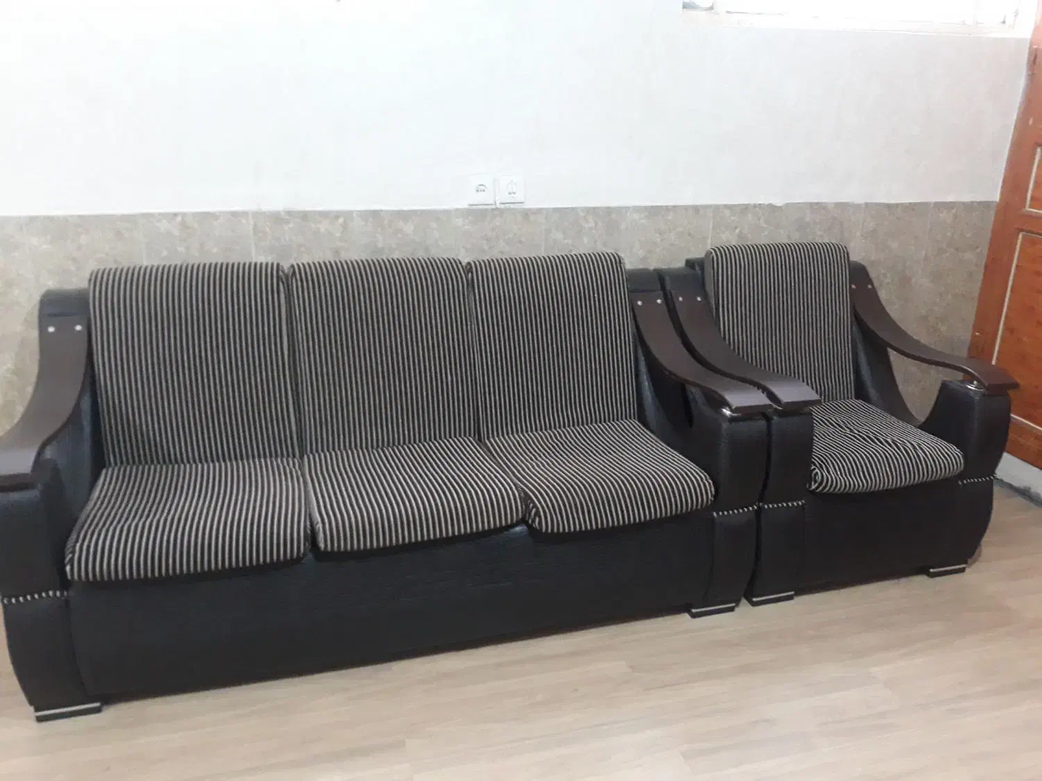 یک دست مبلمان کار کرده|مبلمان خانگی و میز عسلی|خرمآباد, |دیوار