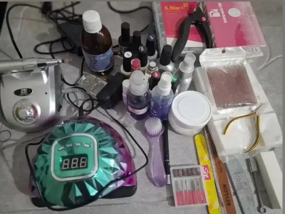 وسایل ناخن نو باکل لوازم موادلاک و شرایطی هم میدم|آرایشگاه و سالن‌های زیبایی|سبزوار, قائم|دیوار