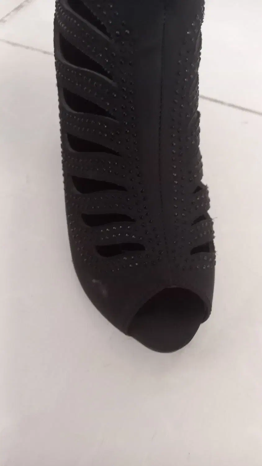 کفش مجلسی.|کیف، کفش، کمربند|اصفهان, بهارستان|دیوار