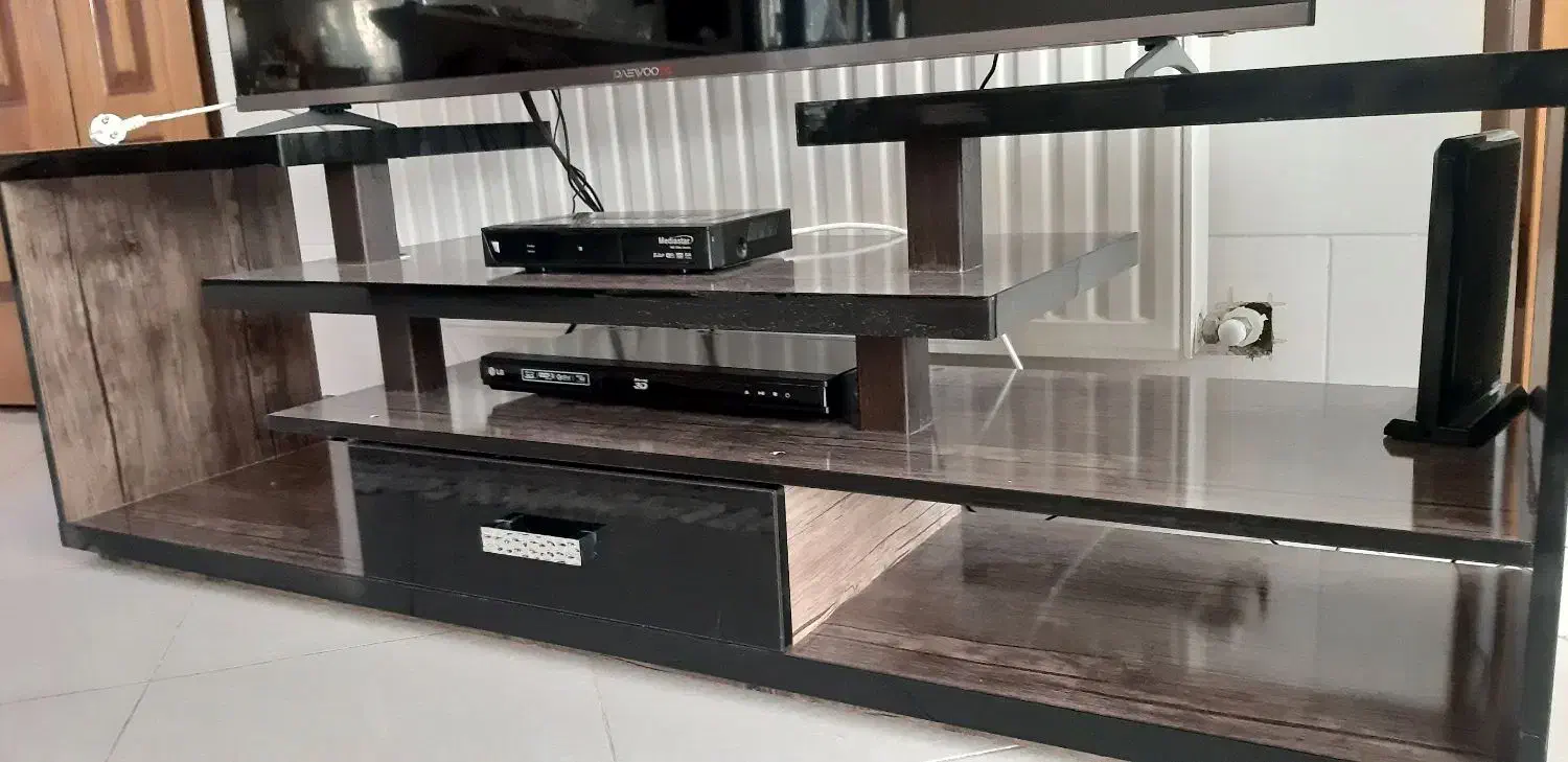 میز تلویزیون ام دی اف بزرگ در حد نو|میز تلویزیون|خوانسار, |دیوار