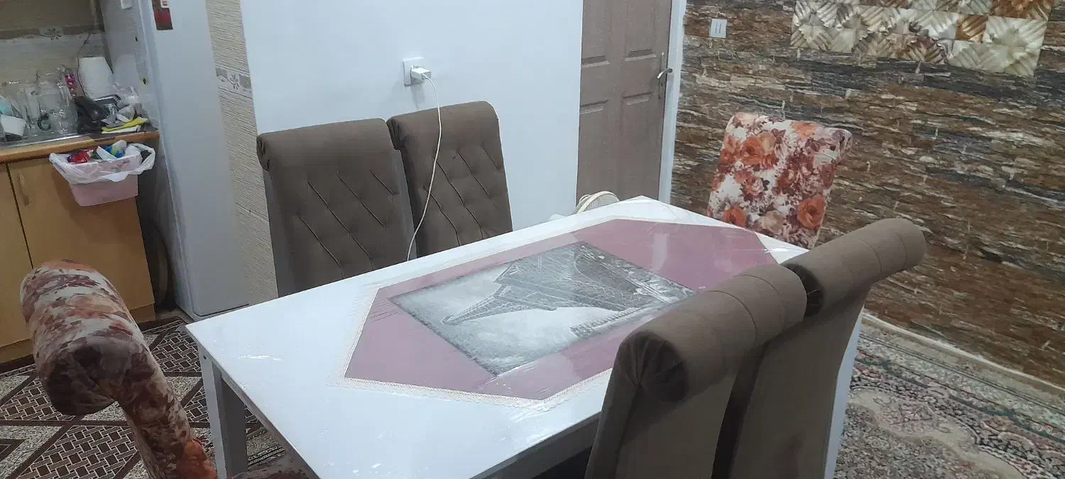 سالم بدون تو رفتگی|میز و صندلی غذاخوری|بندر انزلی, چهارفریضه|دیوار