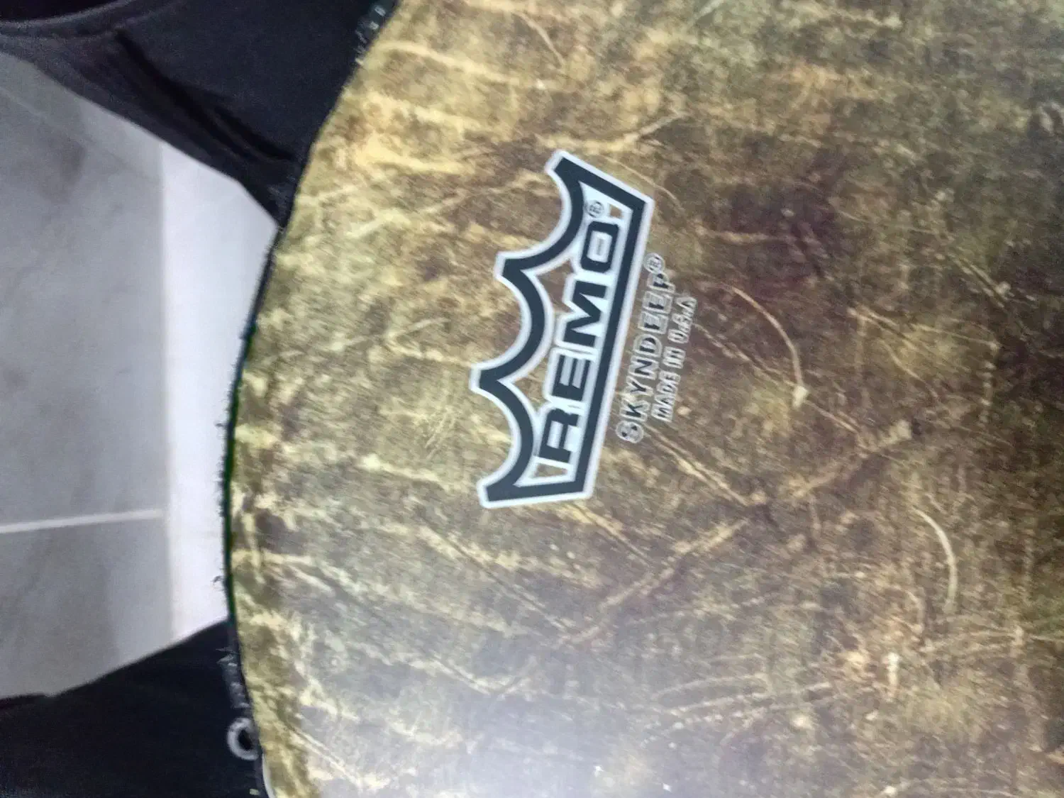 یک عدد جیمبی نو + یک عدد داربوکا|درام و پرکاشن|شهریار, شهریار|دیوار