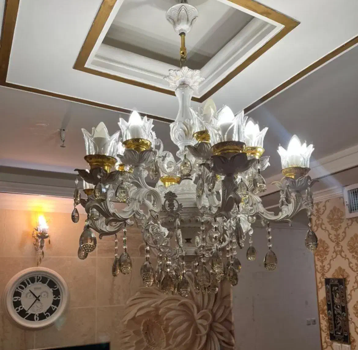 لوستر برنز با ابکاری سفید کوره ای|لوستر و چراغ آویز|تهران, شهرک شریفی|دیوار