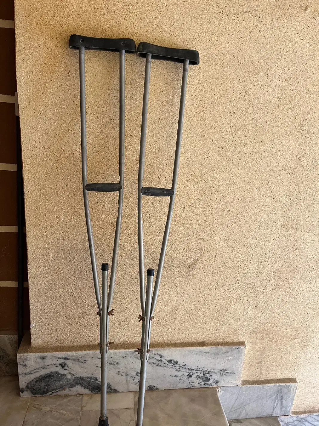 عصا|پزشکی|قشم, |دیوار