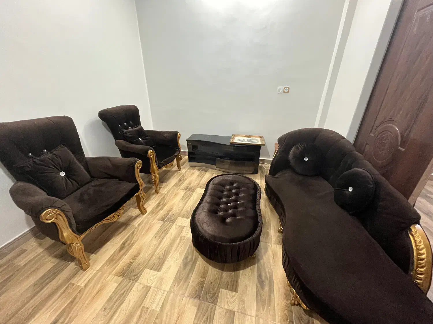 مبل و جلو مبلی سلطنتی|مبلمان خانگی و میز عسلی|اسلام‌شهر, شهرک مفیدی|دیوار