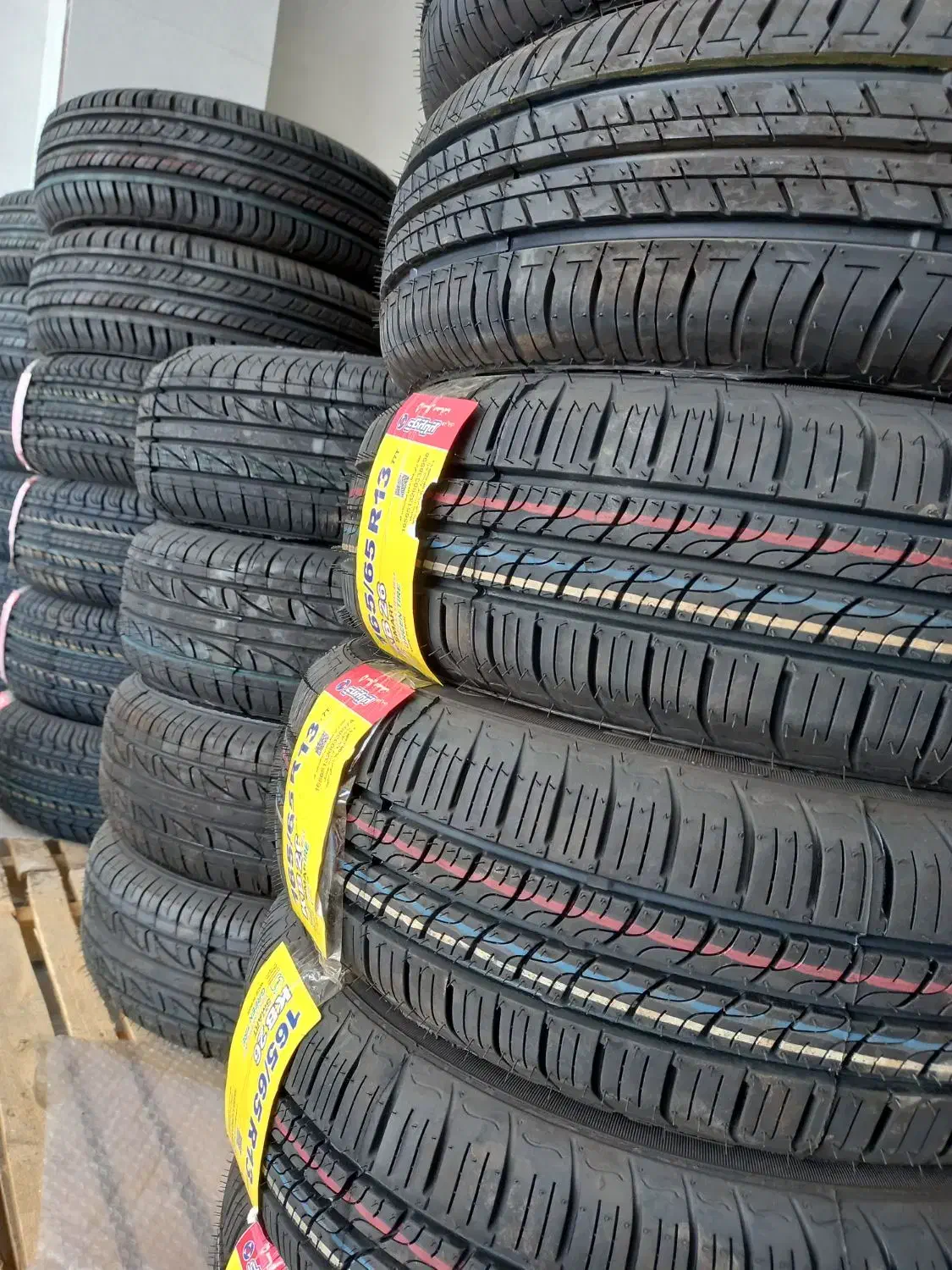 لاستیک نو وکارکرده|قطعات یدکی و لوازم جانبی|فولادشهر, مسکن مهر فولادشهر|دیوار