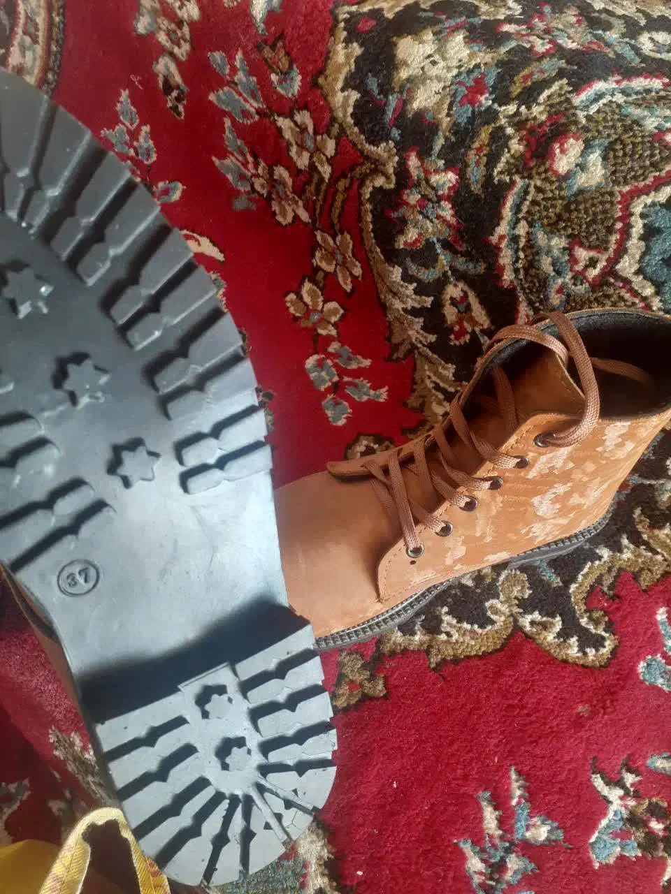 نیم بوت|کیف، کفش، کمربند|برخوار, |دیوار