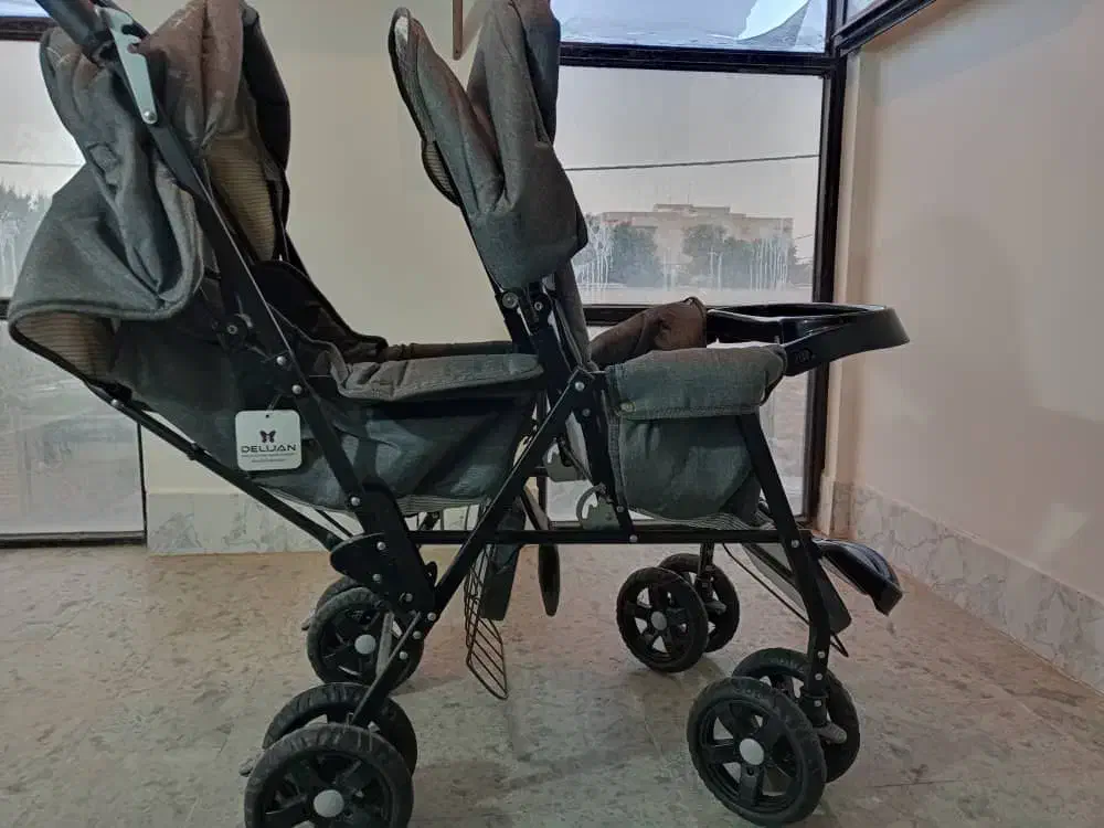 کالسکه دو قلو دلیجان|کالسکه و لوازم جانبی|شاهینشهر, مخابرات (شهید بهشتی)|دیوار