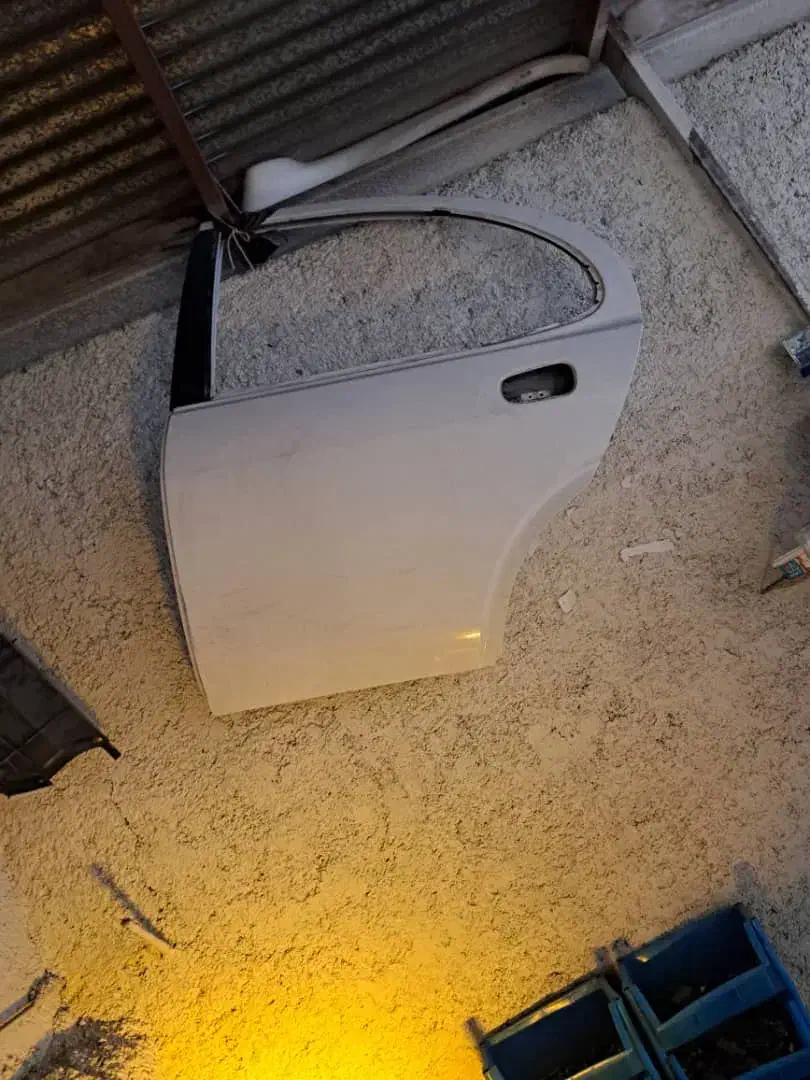 درب رنگ فابریک ساینا|قطعات یدکی و لوازم جانبی|آباده, |دیوار