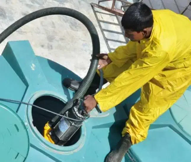 نظافت وشستشوی حوض انبار وتانکر پلاستیکی.تعمیرات.و|خدمات نظافت|چابهار, |دیوار