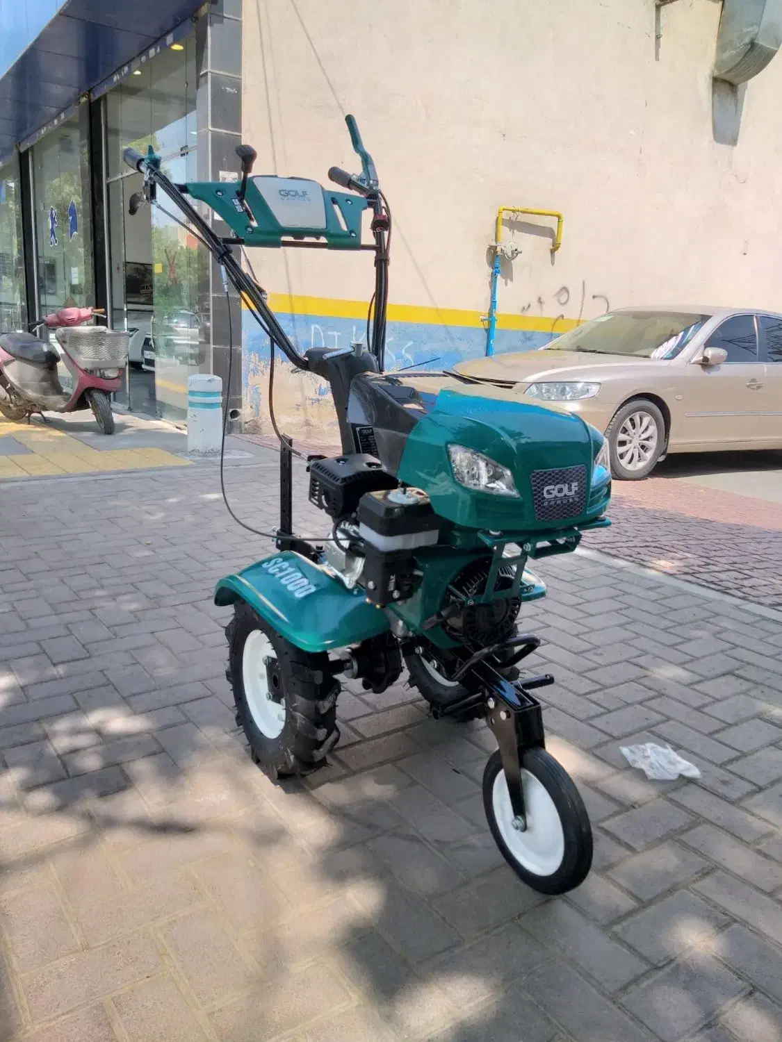 تیلر برای خاک ورزی در زمین|ماشینآلات صنعتی|سیرجان, |دیوار