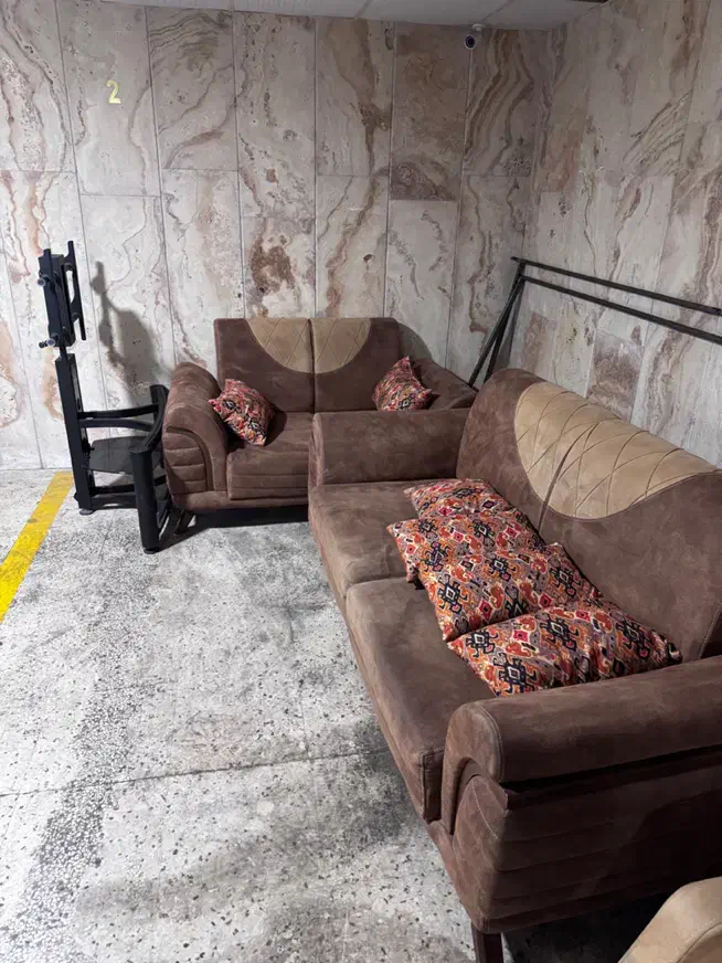 مبل راحتی|مبلمان خانگی و میز عسلی|شیراز, قدوسی غربی|دیوار