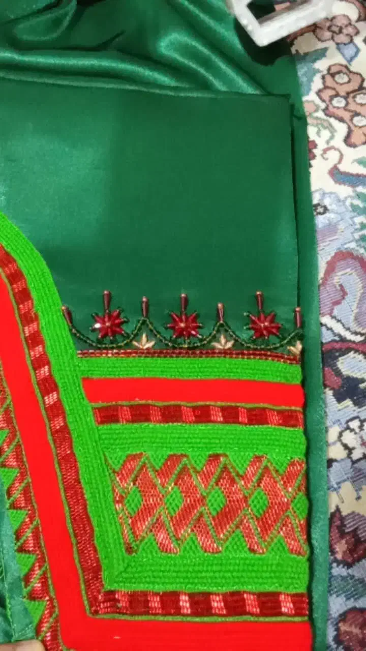 پایه شلوار گلابتونی|لباس|قشم, |دیوار