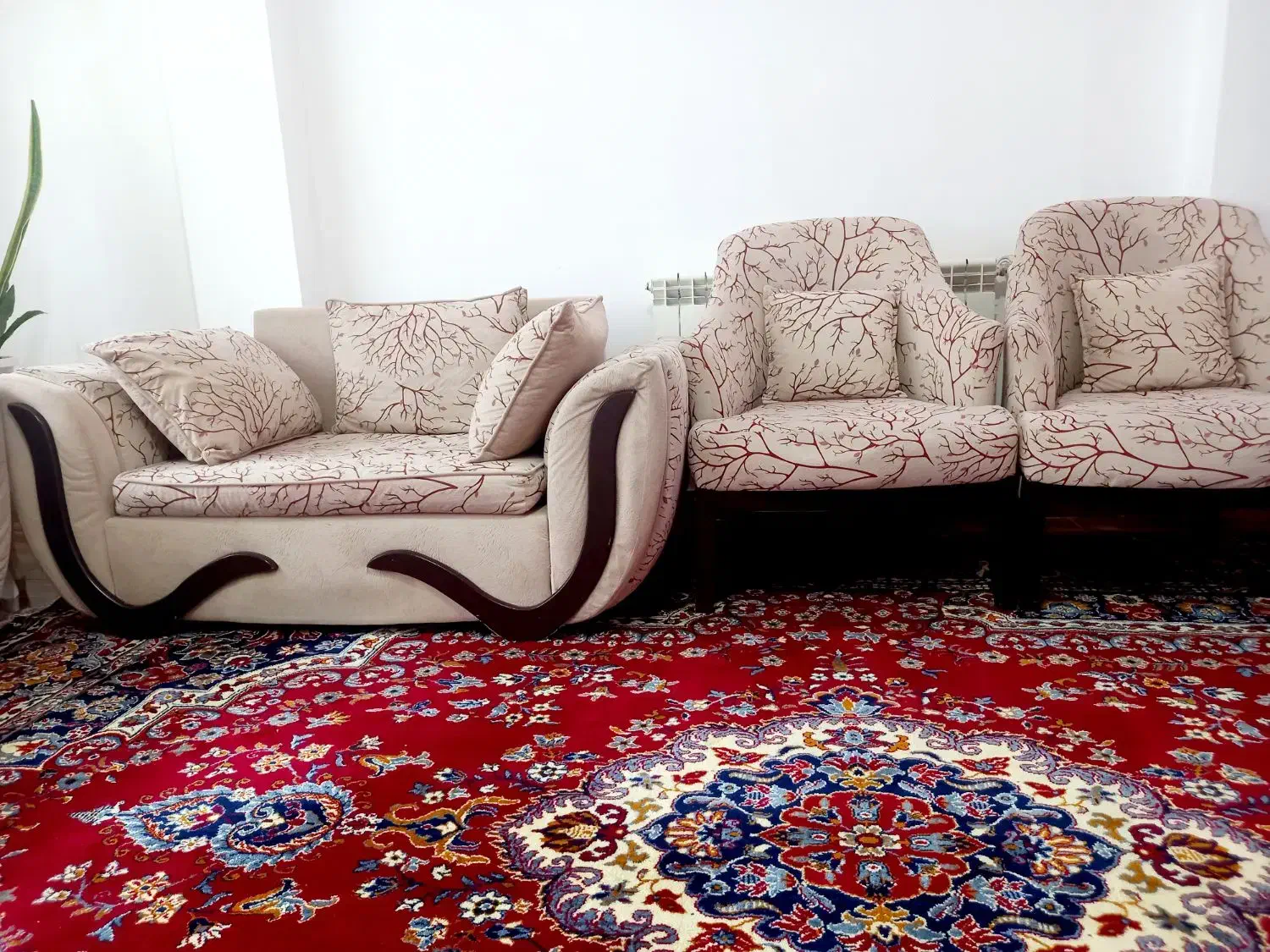 مبل ۷نفره درحد نو.  ومیز غذا خوری ۶نفره|مبلمان خانگی و میز عسلی|رودسر, |دیوار