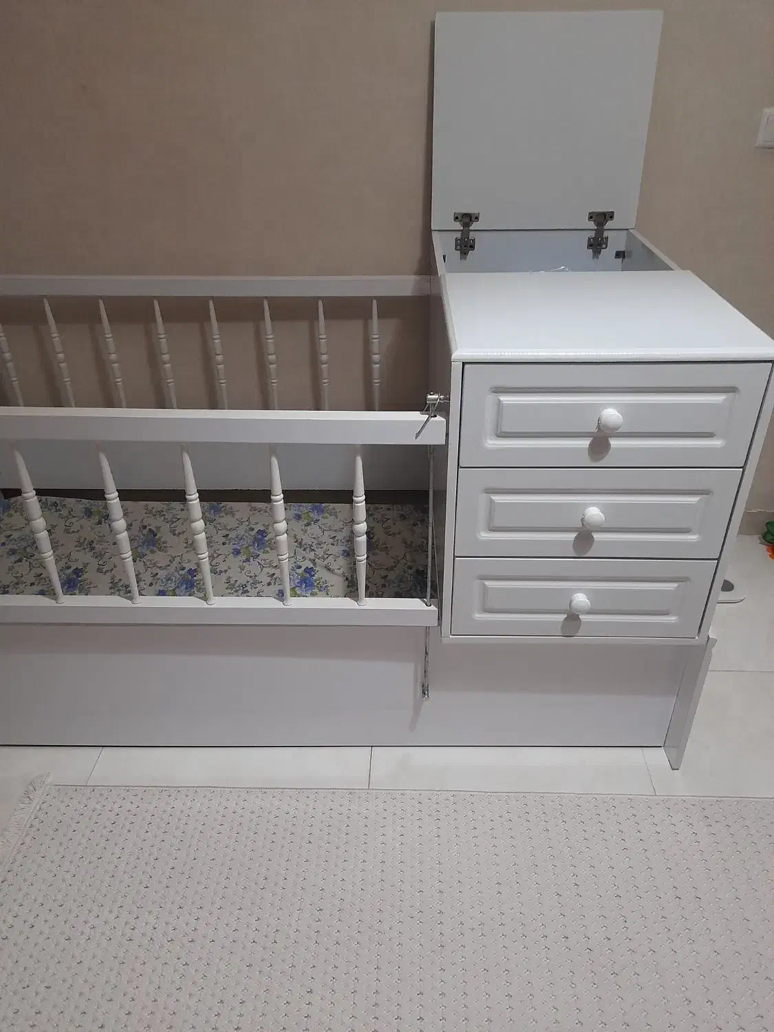 تخت نوجوان به همراه کشو|تخت و سرویس خواب|رشت, کوی مهر|دیوار