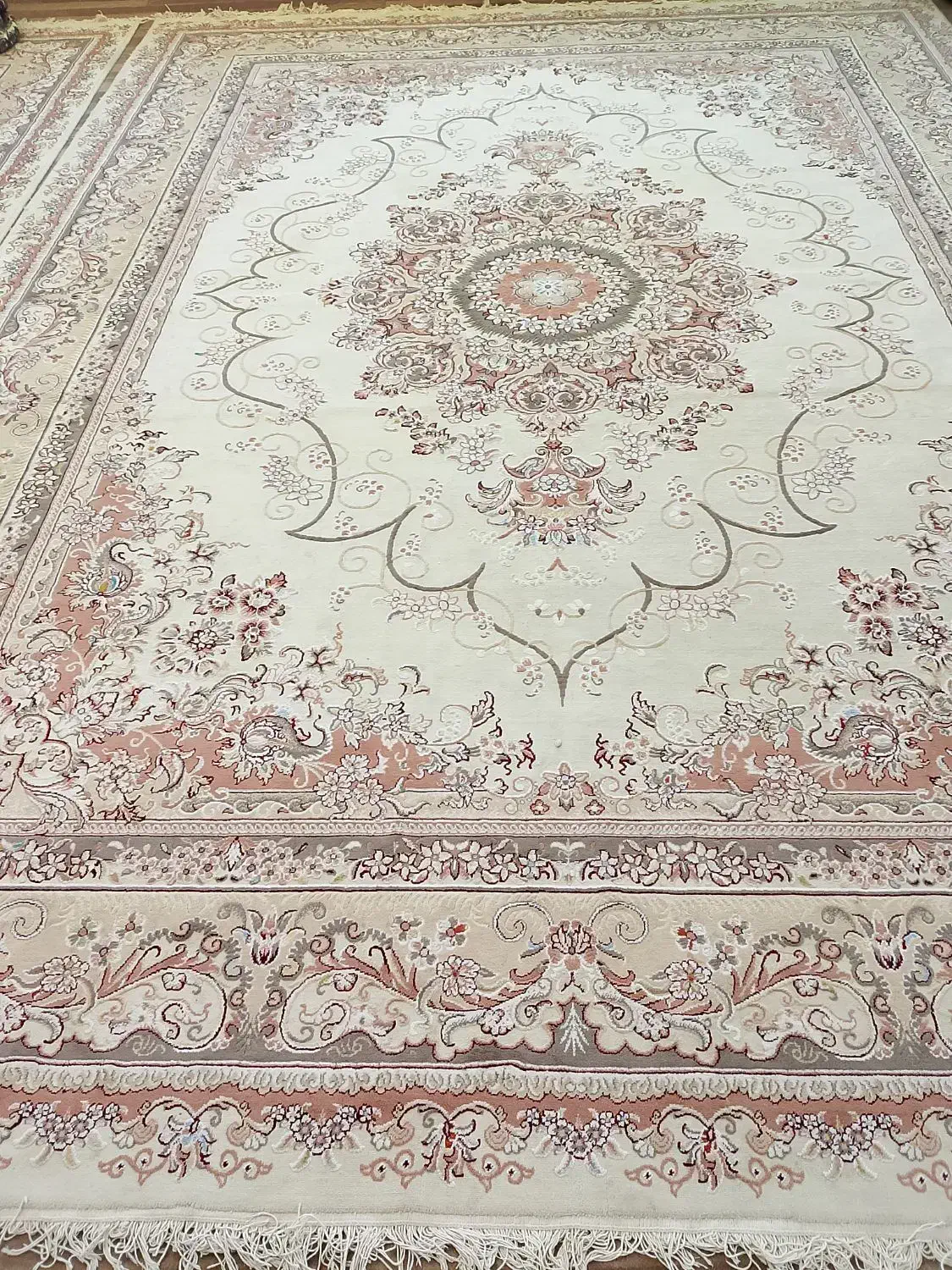 فرش کرمی برجسته ماشینی ۷۰۰ شانه یک جفت|فرش|هریس, |دیوار