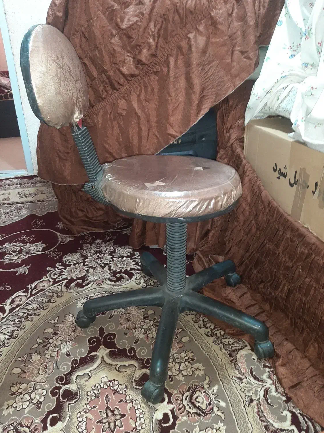 صندلی گردان|صندلی و نیمکت|ابهر, |دیوار