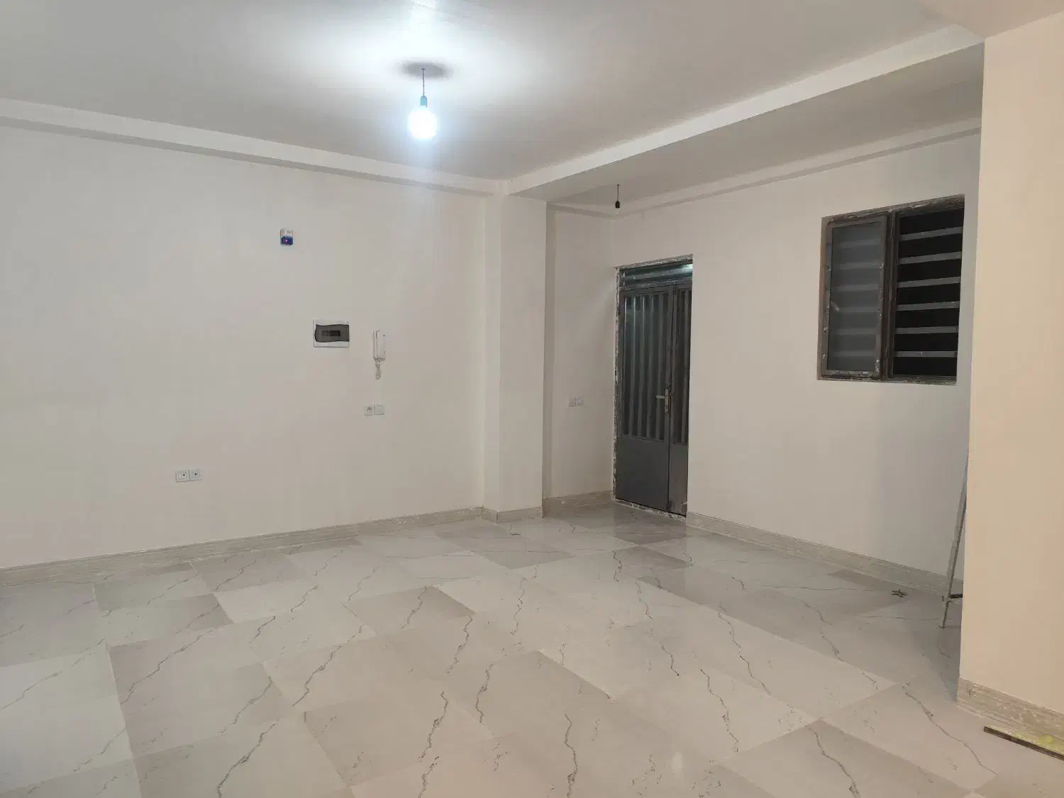 آپارتمان نوساز و مستقل میدان محمد، طبقه اول|اجارهٔ آپارتمان|بم, |دیوار