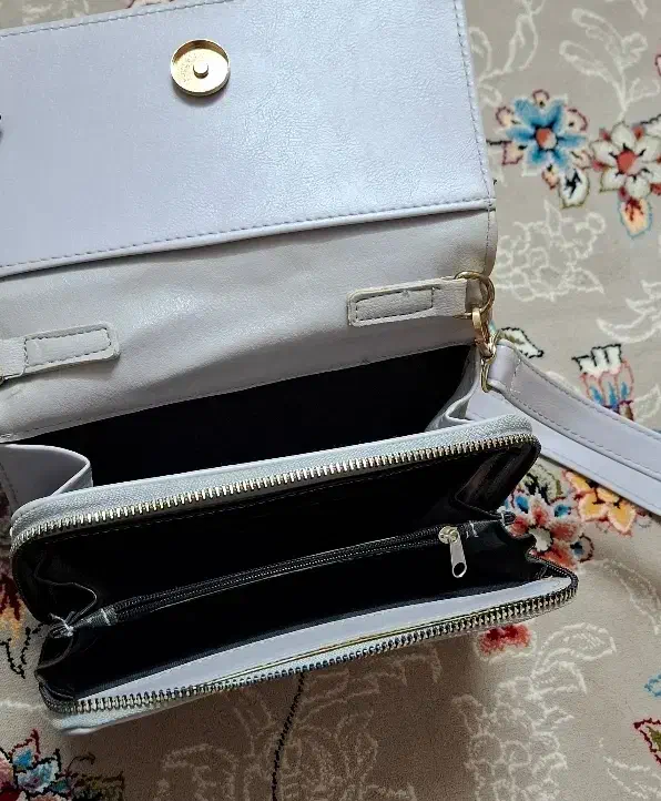 کیف پاسپورتی در حد نو|کیف، کفش، کمربند|دورود, |دیوار