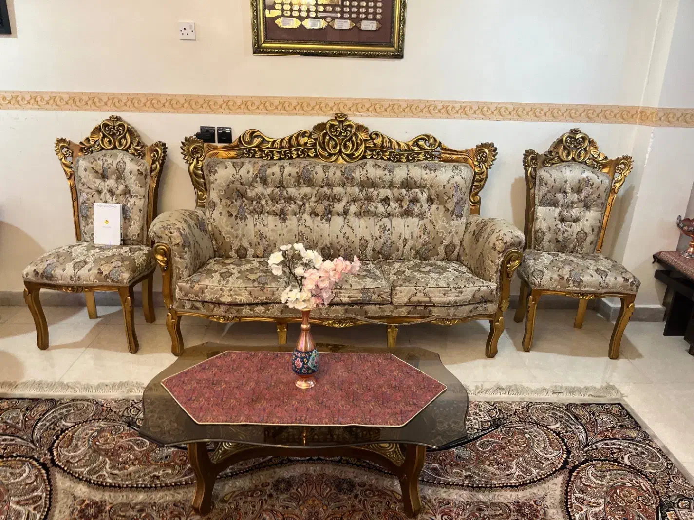 مبل سلطنتی به همراه میز وسط و عسلی|مبلمان خانگی و میز عسلی|اهواز, ۲۴ متری|دیوار
