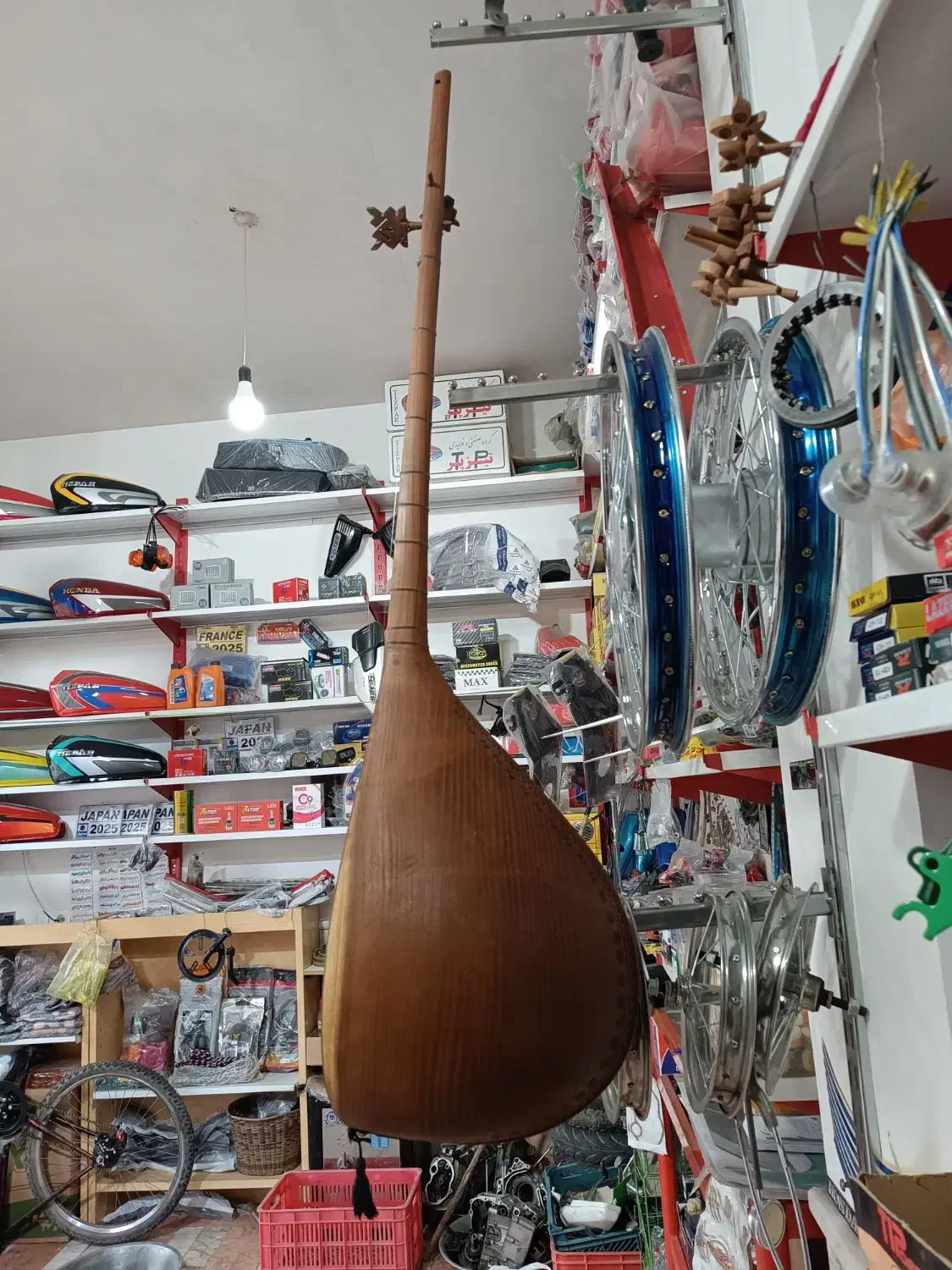 دوتار خراسان|سازهای سنتی|ملک‌آباد, |دیوار