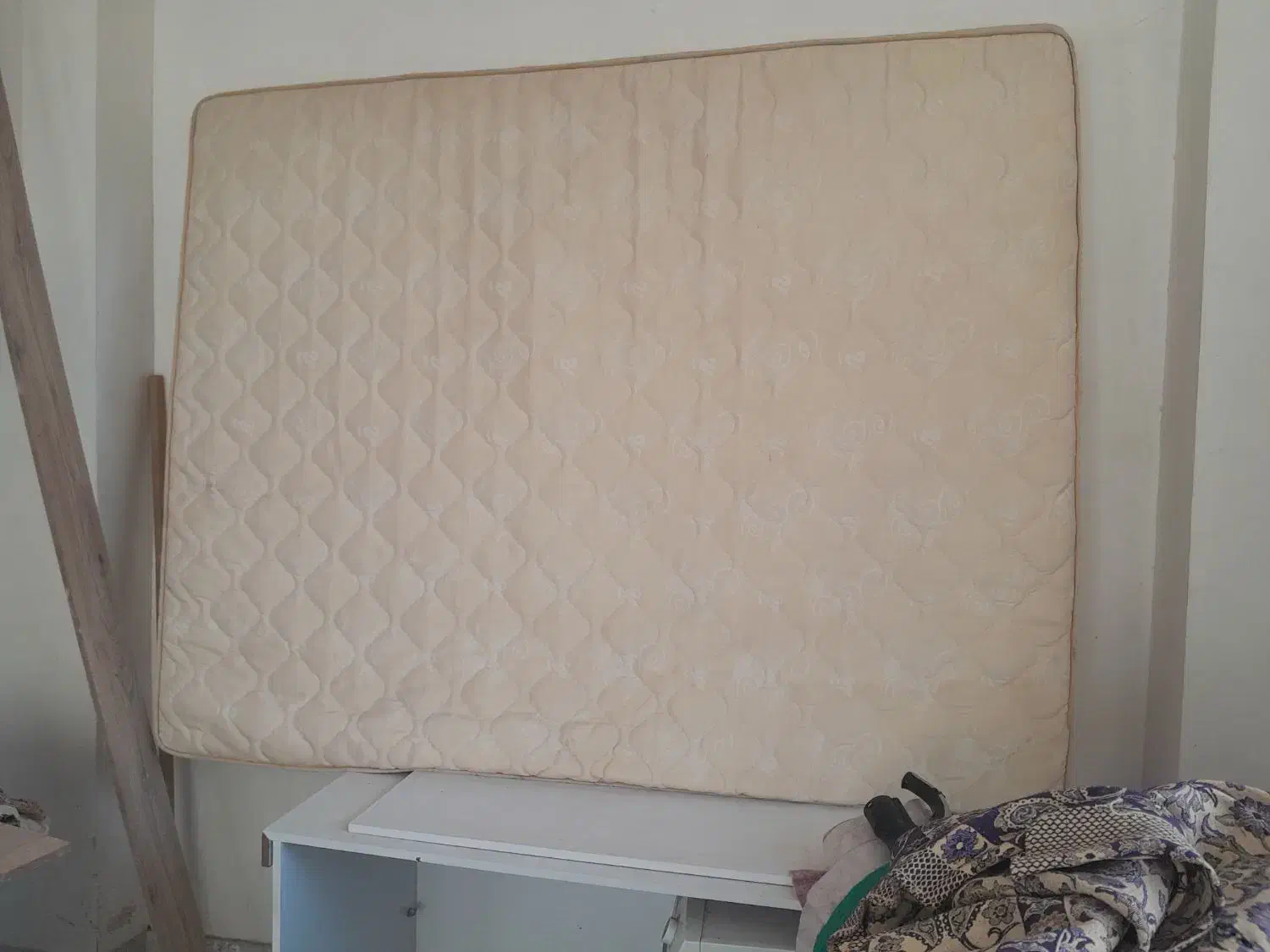 تشک خوشخواب|تشک تختخواب|شیروان (خراسان), |دیوار