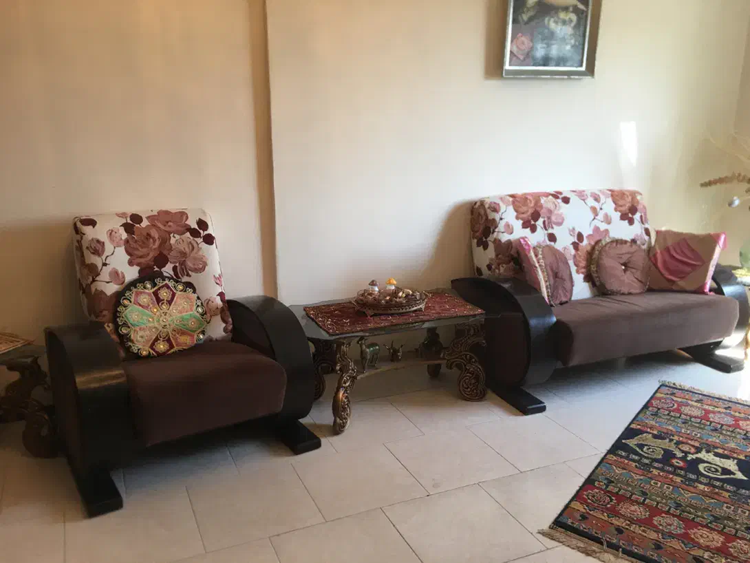 مبل راحتی  ۶ نفره.  با میز جلو و دو عدد میز عسلی|مبلمان خانگی و میز عسلی|تهران, پردیسان|دیوار