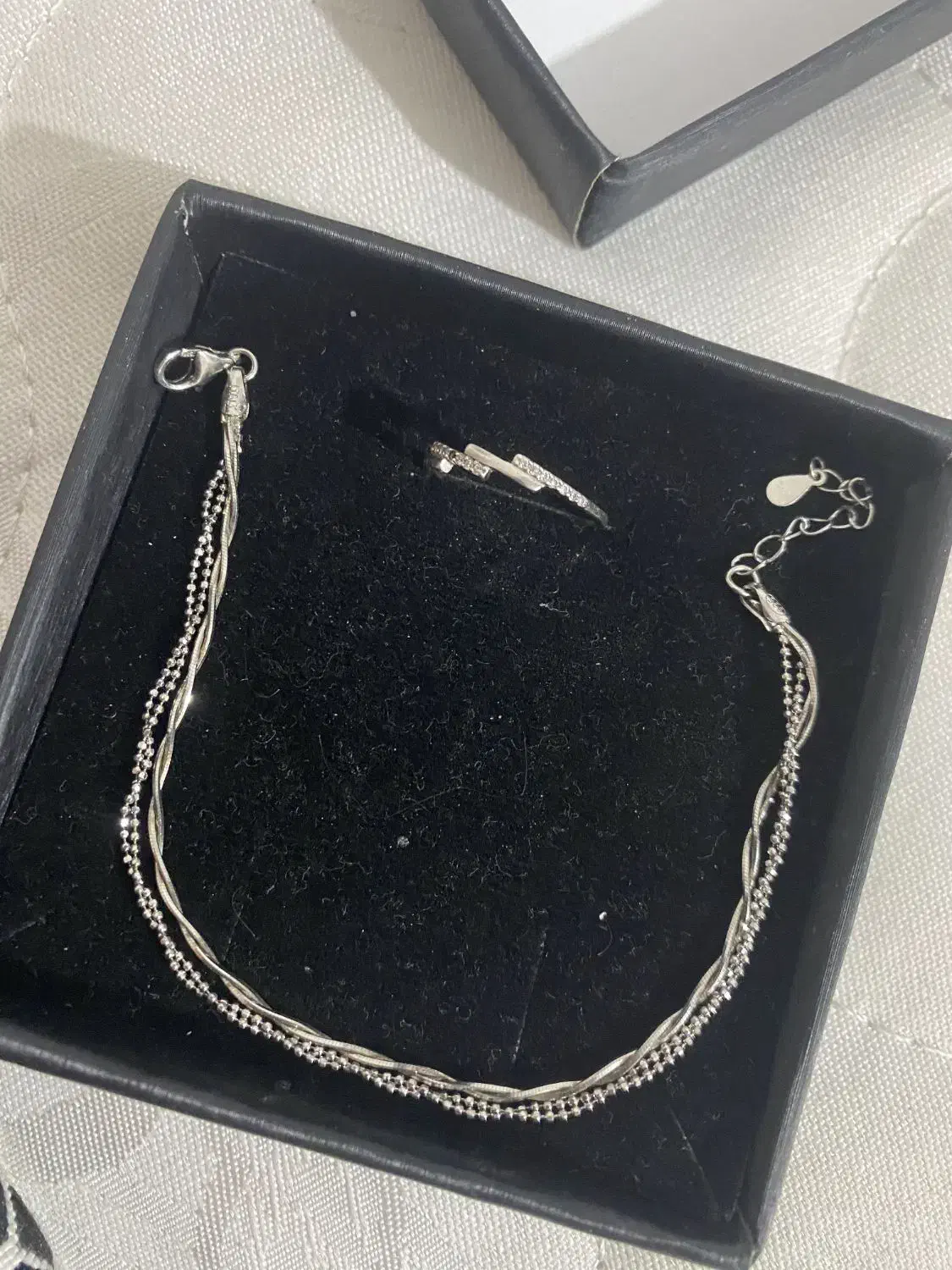 دستبند و انگشتر|جواهرات|جم, |دیوار