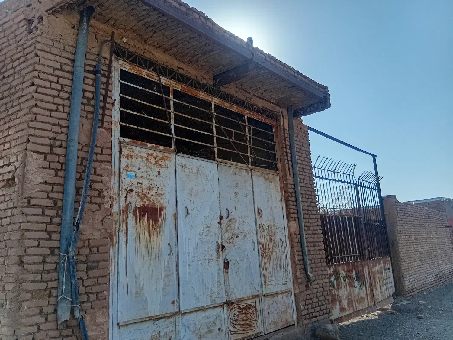 کارگاه تولیدی و صنعتی مساحت ۲۰۰ متر.۸۰۰ میلیون|فروش دفتر صنعتی، کشاورزی، تجاری|سبزوار, قصبه غربی|دیوار