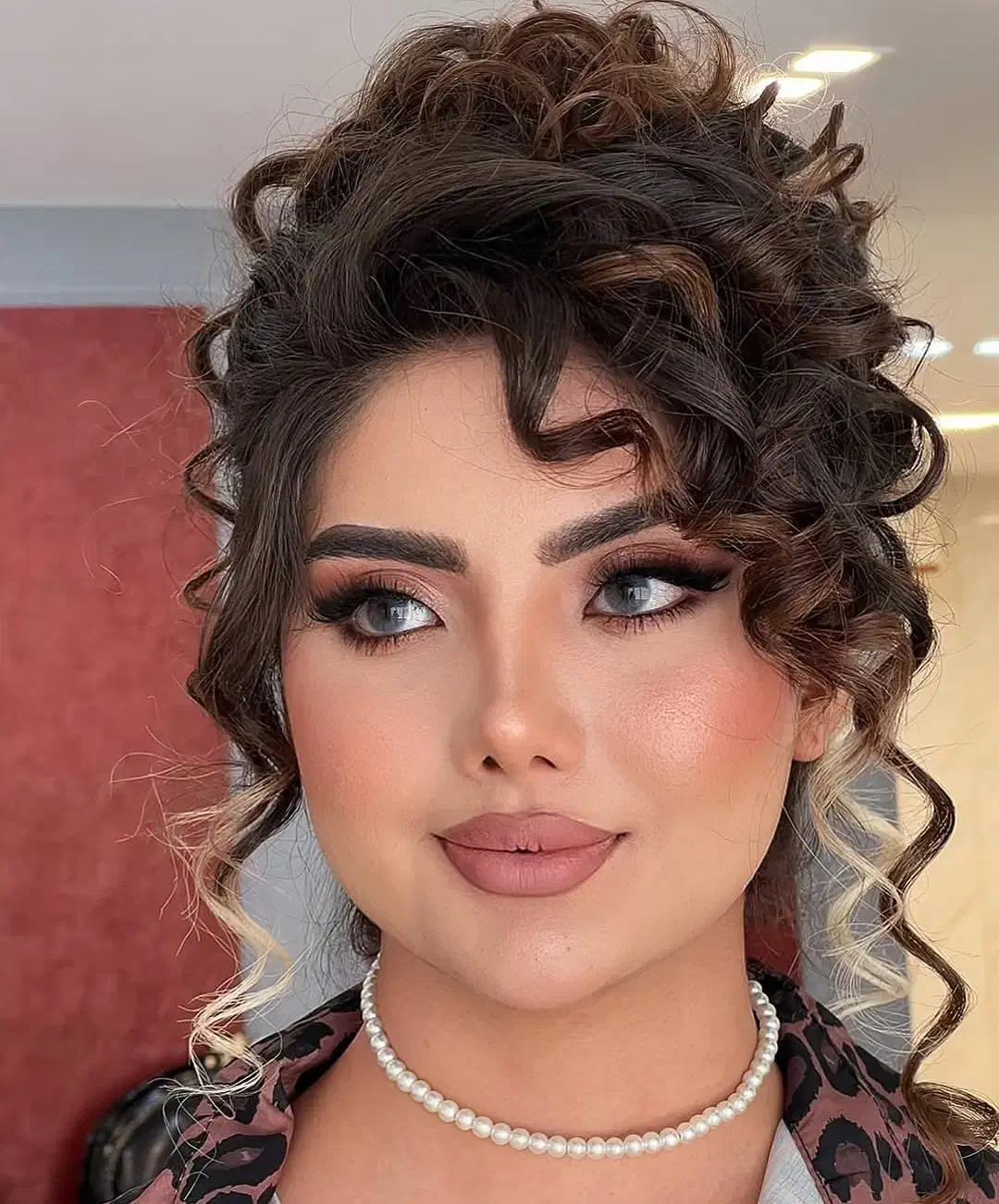 میکاپ و شینیون پایه 500|خدمات آرایشگری و زیبایی|اردبیل, |دیوار