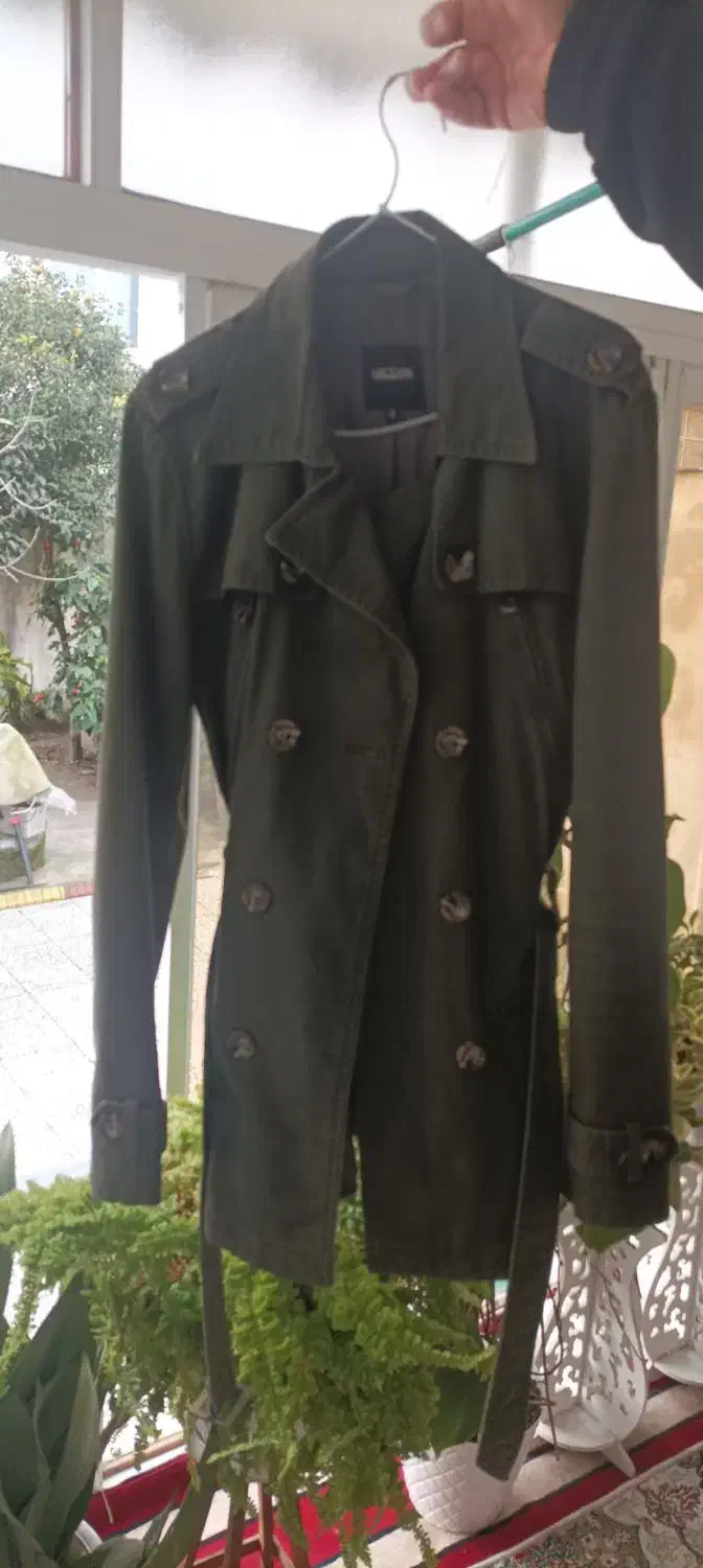 کاپشن|لباس|رودسر, |دیوار