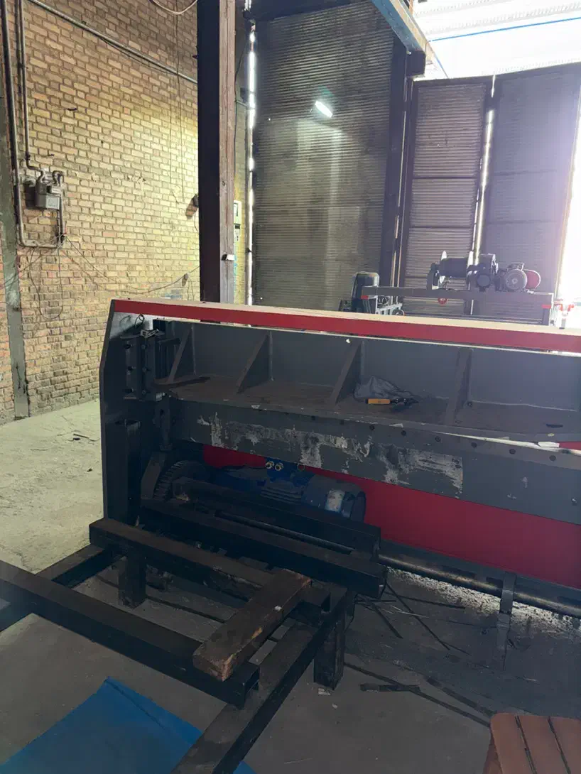 دستگاه برش گیوتین ورق درحد نو|ماشینآلات صنعتی|ری, بازار آهن|دیوار