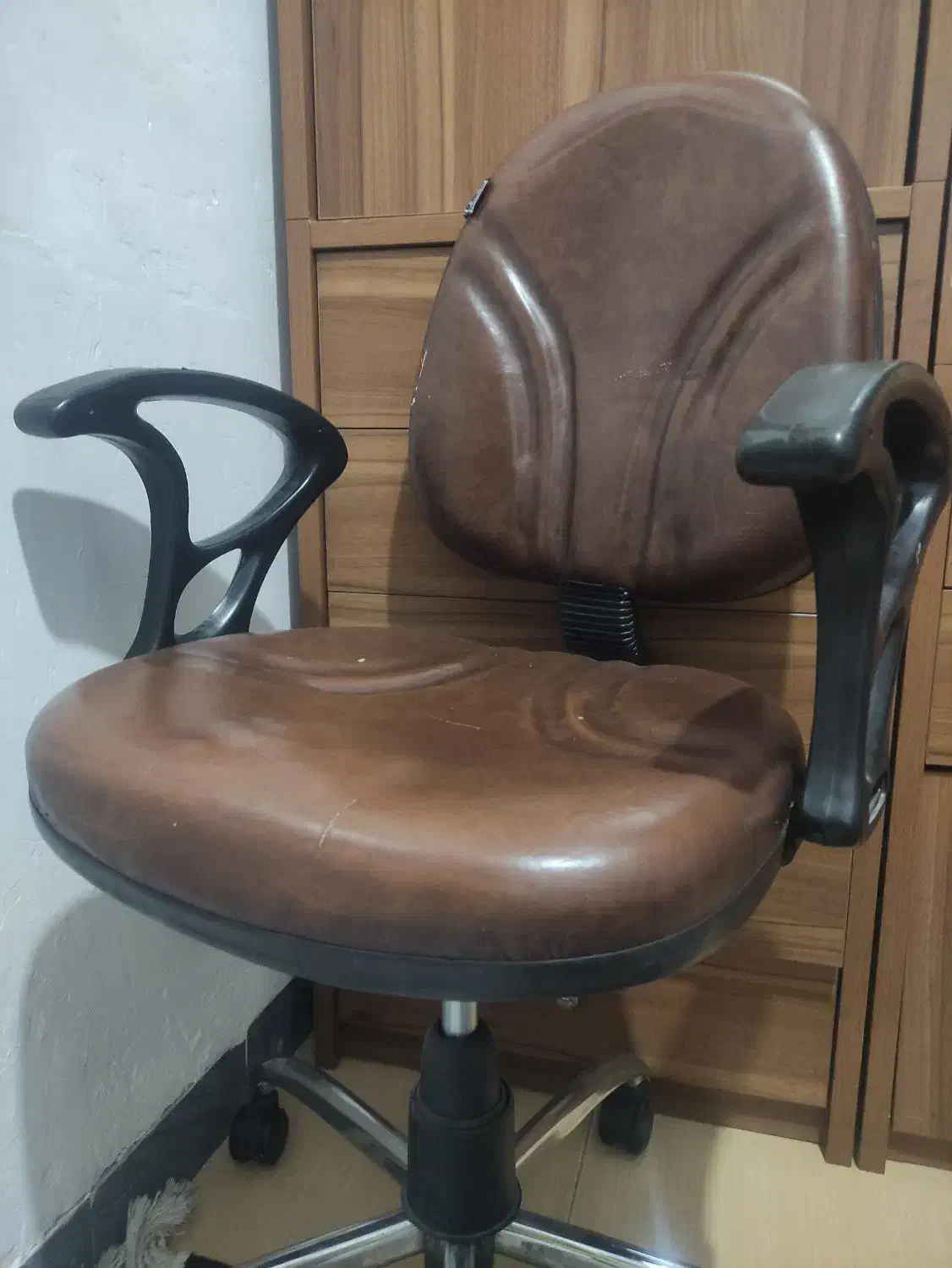 صندلی|صندلی و نیمکت|بروجرد, |دیوار