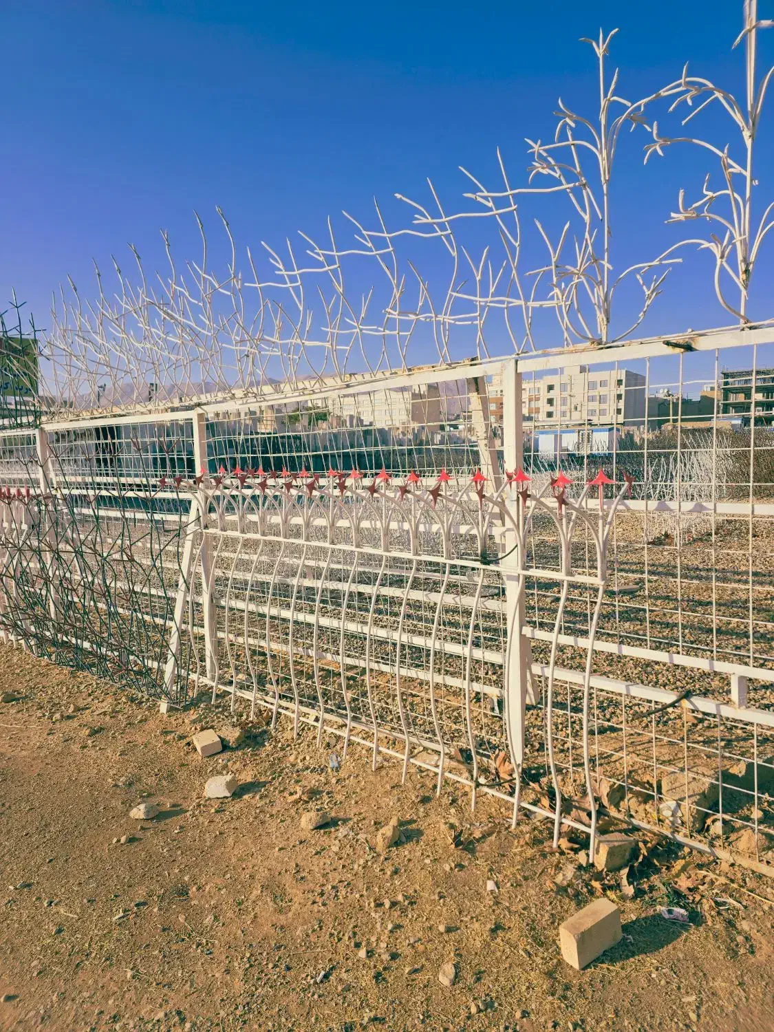 حفاظ منزل دزدگیر نرده جوجه تیغی همراه با جوشکاری|مصالح و تجهیزات ساختمان|شیراز, شهرک گلستان شمالی|دیوار