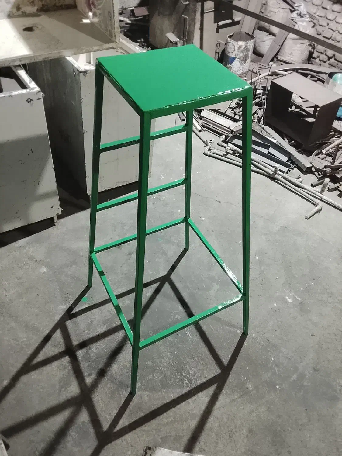 چهارپایه فلزی بسیار سبک|صندلی و نیمکت|گرگان, |دیوار