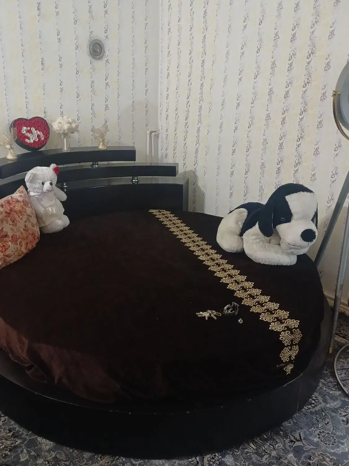 سرویس خواب کم کارکرد طرح گرد|تخت و سرویس خواب|صحنه, |دیوار